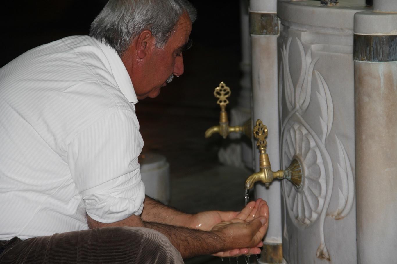 "Müslüman bir toplumda aileyi zayıflatacak hususlardan kaçınmalıyız"